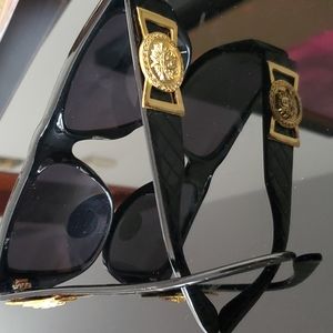 NWOT fashion black quilted paddles sunglasses